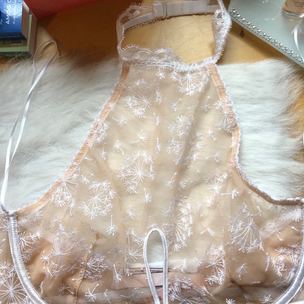 Victoria’s Secret Dream Angels Lace High-Neck Bra - Picture 7 of 8